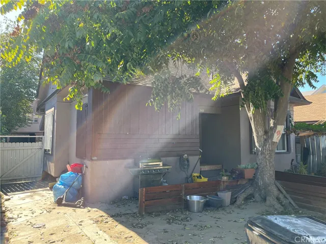 212 E 54th Street, Los Angeles, California 90011