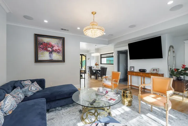6077 Selma Avenue, Los Angeles, California 90028