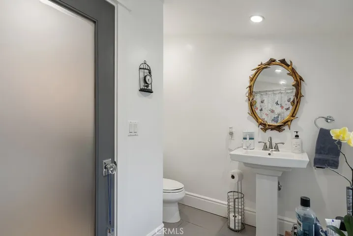 6077 Selma Avenue, Los Angeles, California 90028