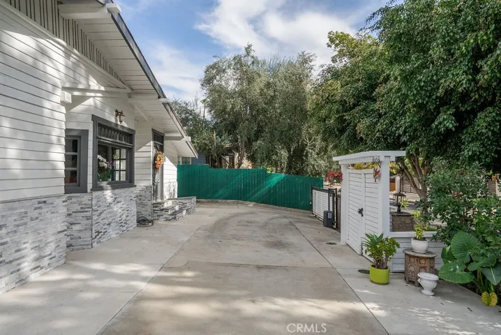 6077 Selma Avenue, Los Angeles, California 90028