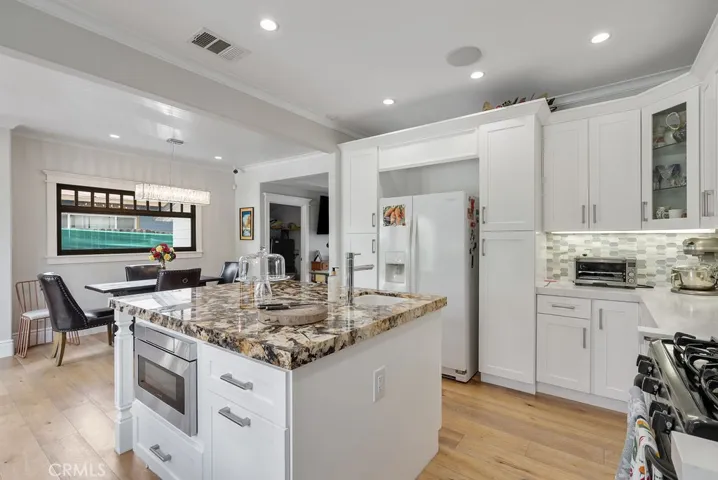6077 Selma Avenue, Los Angeles, California 90028
