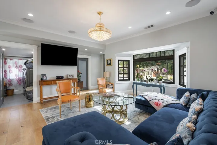 6077 Selma Avenue, Los Angeles, California 90028