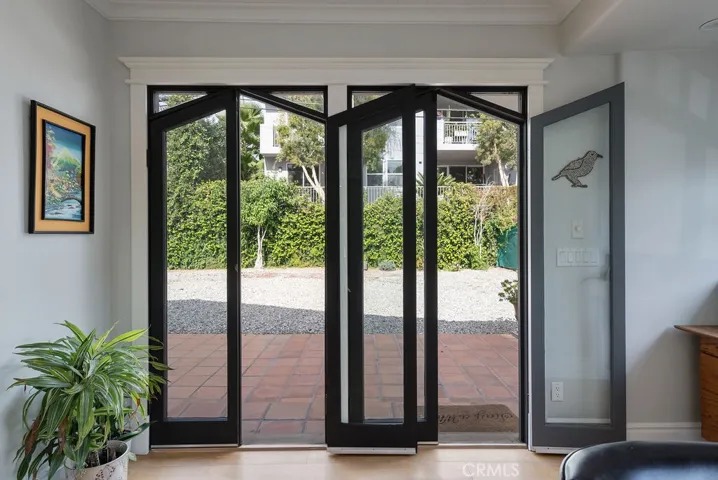 6077 Selma Avenue, Los Angeles, California 90028