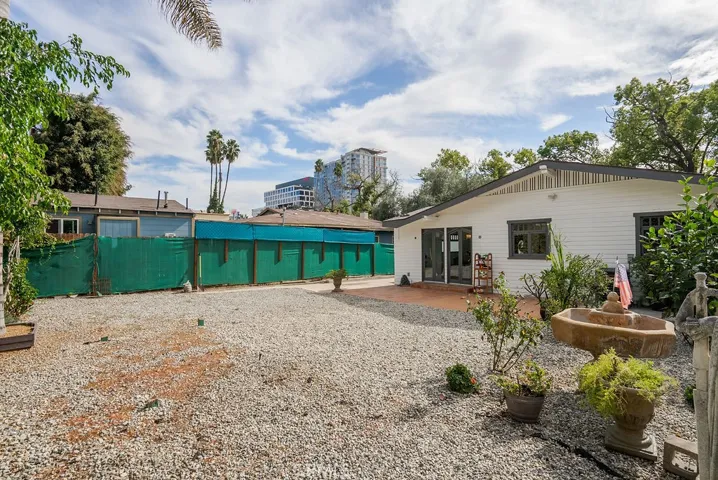 6077 Selma Avenue, Los Angeles, California 90028