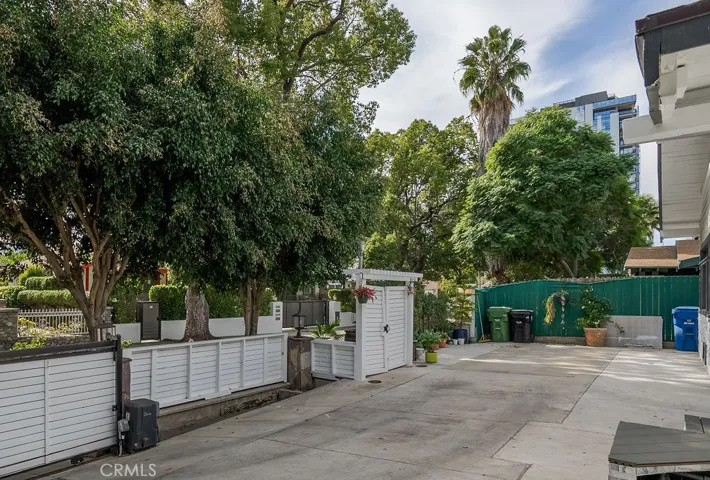 6077 Selma Avenue, Los Angeles, California 90028