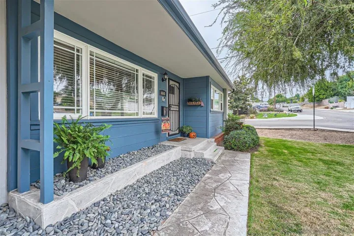 6845 Alamo, La Mesa, California 91942