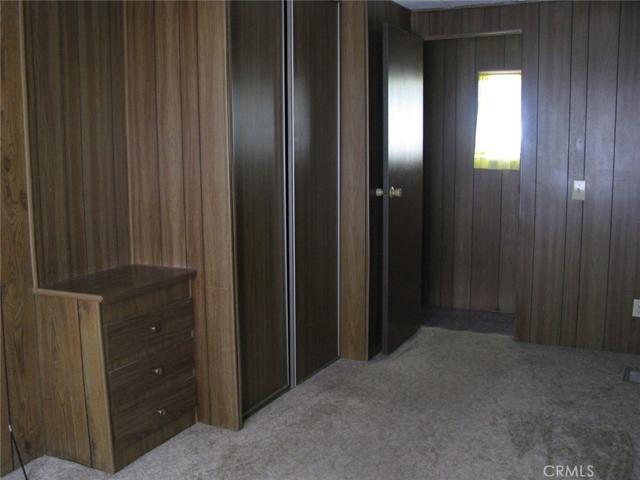 Middle bedroom