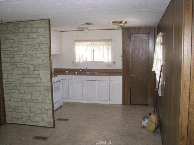 Kitchen w/pantry to the right