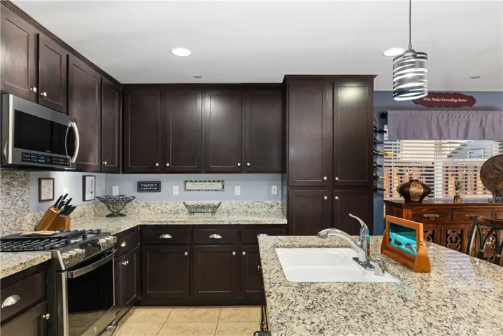 433 Tivoli Court, Hemet, California 92543