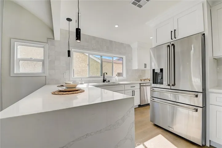 6123 S Rimpau Boulevard, Los Angeles, California 90043