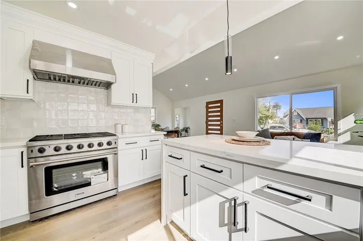 6123 S Rimpau Boulevard, Los Angeles, California 90043