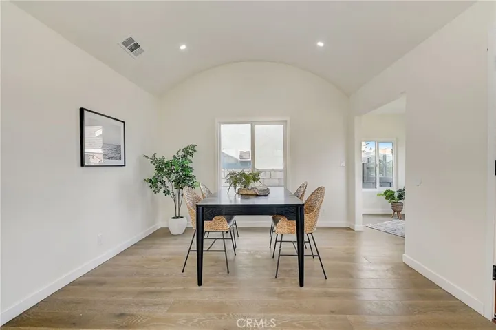6123 S Rimpau Boulevard, Los Angeles, California 90043