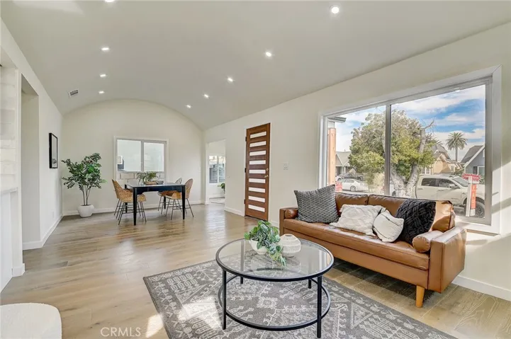 6123 S Rimpau Boulevard, Los Angeles, California 90043