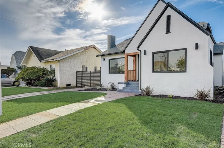 6123 S Rimpau Boulevard, Los Angeles, California 90043