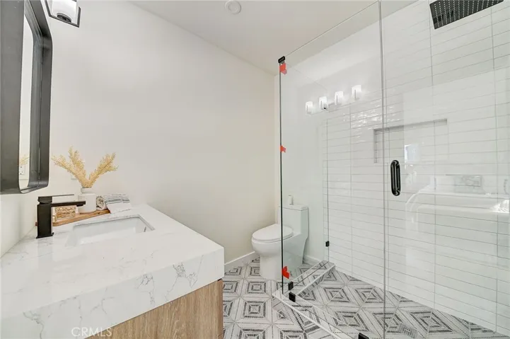 6123 S Rimpau Boulevard, Los Angeles, California 90043