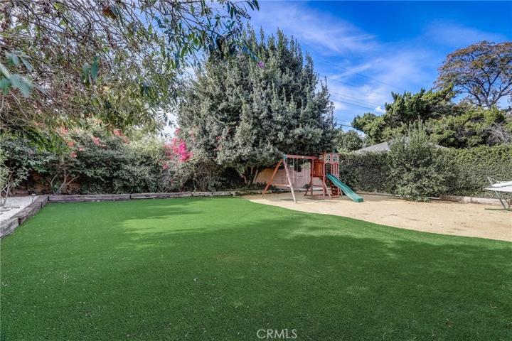 6909 Shoshone Avenue, Lake Balboa, California 91406