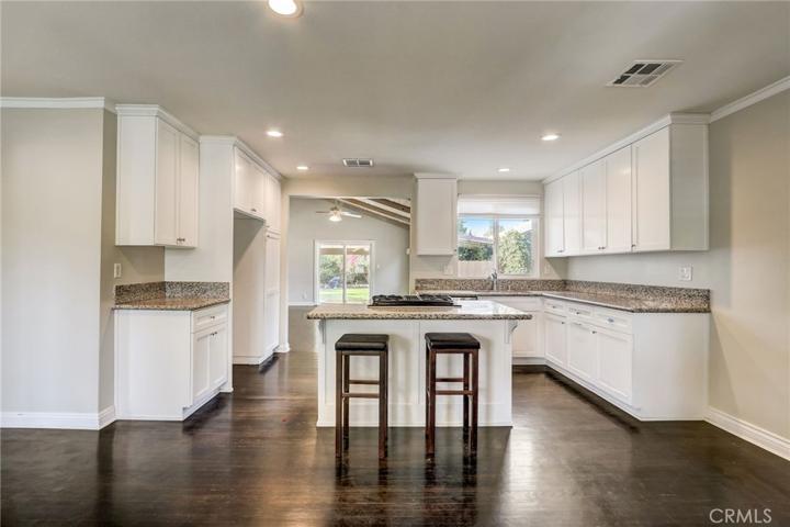 6909 Shoshone Avenue, Lake Balboa, California 91406
