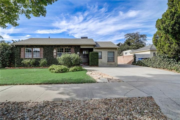 6909 Shoshone Avenue, Lake Balboa, California 91406