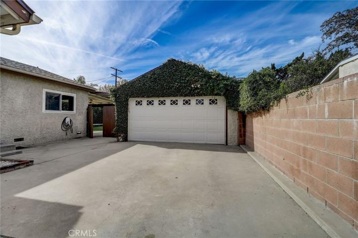 6909 Shoshone Avenue, Lake Balboa, California 91406