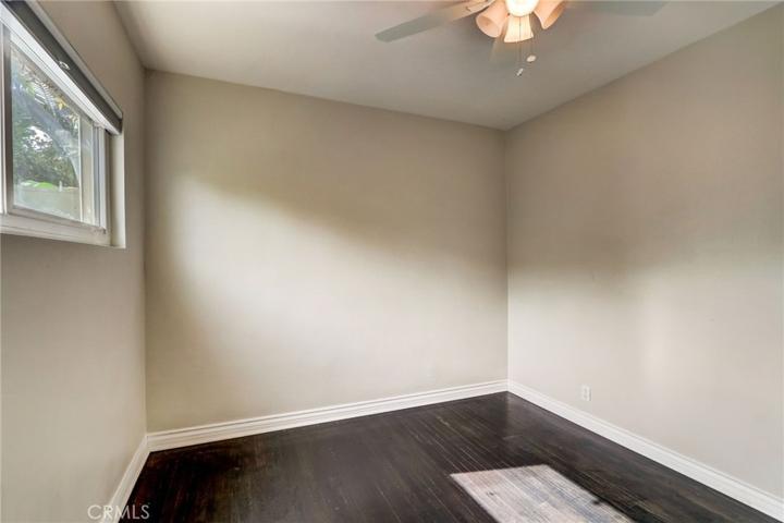 6909 Shoshone Avenue, Lake Balboa, California 91406