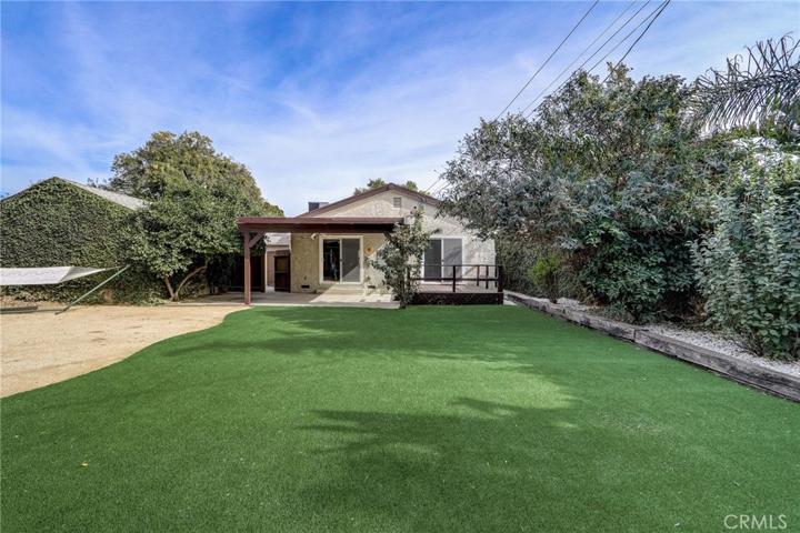 6909 Shoshone Avenue, Lake Balboa, California 91406