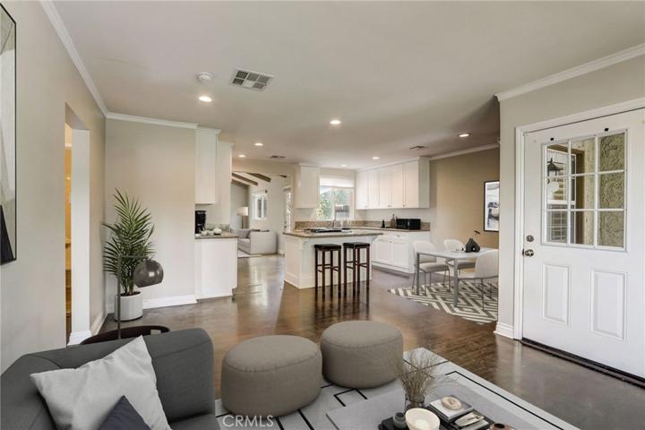 6909 Shoshone Avenue, Lake Balboa, California 91406