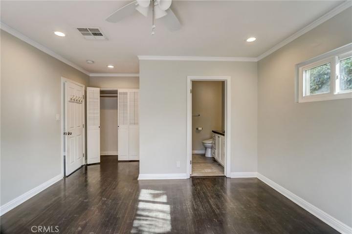 6909 Shoshone Avenue, Lake Balboa, California 91406