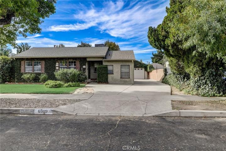 6909 Shoshone Avenue, Lake Balboa, California 91406