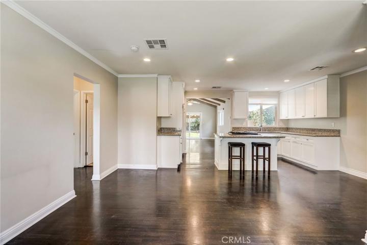 6909 Shoshone Avenue, Lake Balboa, California 91406