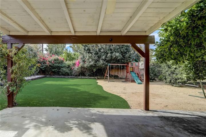 6909 Shoshone Avenue, Lake Balboa, California 91406