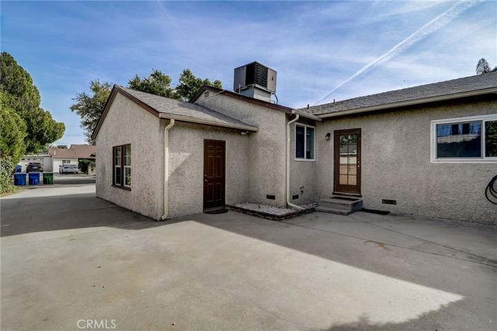 6909 Shoshone Avenue, Lake Balboa, California 91406