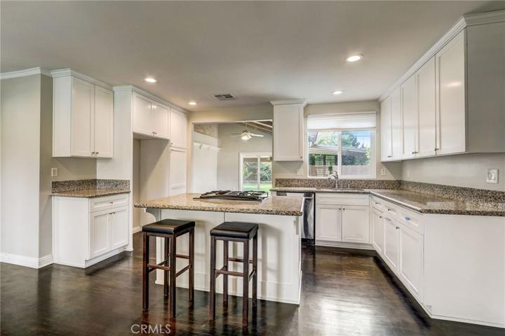 6909 Shoshone Avenue, Lake Balboa, California 91406