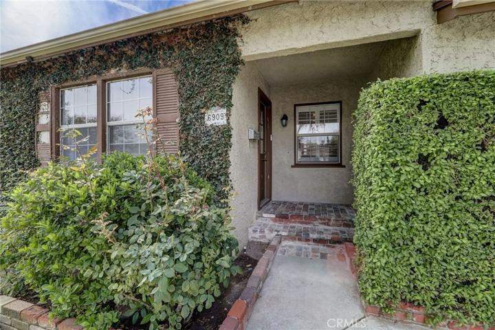 6909 Shoshone Avenue, Lake Balboa, California 91406