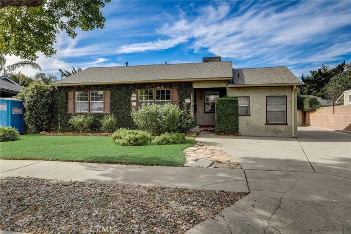 6909 Shoshone Avenue, Lake Balboa, California 91406