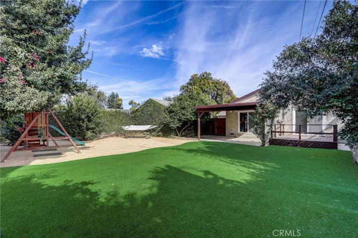 6909 Shoshone Avenue, Lake Balboa, California 91406