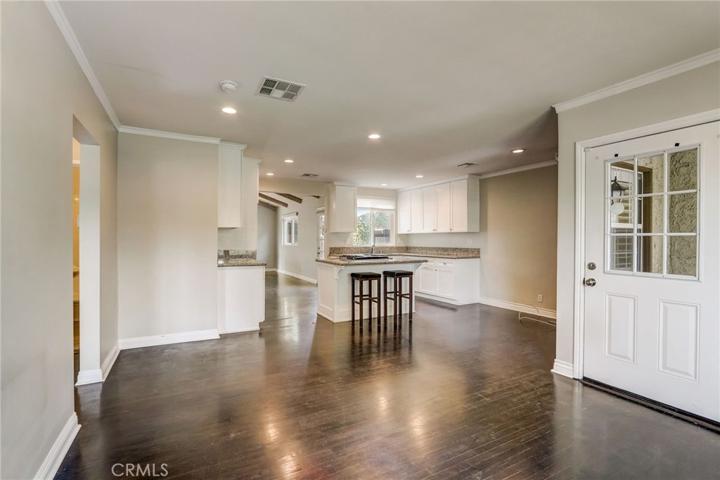 6909 Shoshone Avenue, Lake Balboa, California 91406
