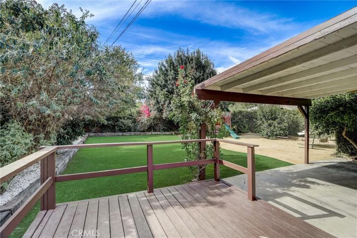 6909 Shoshone Avenue, Lake Balboa, California 91406