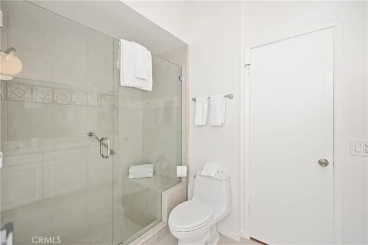 Primary master bath (en suite).
