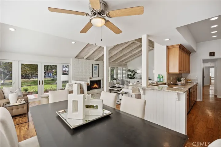 Dining room.