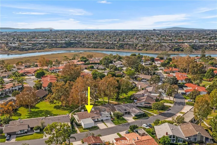 The large expansive grassy areas, winding walkways and trees are all maintained by the HOA.