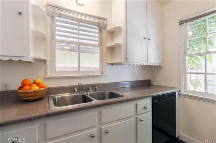 4264 Troost Avenue, Studio City, California 91604