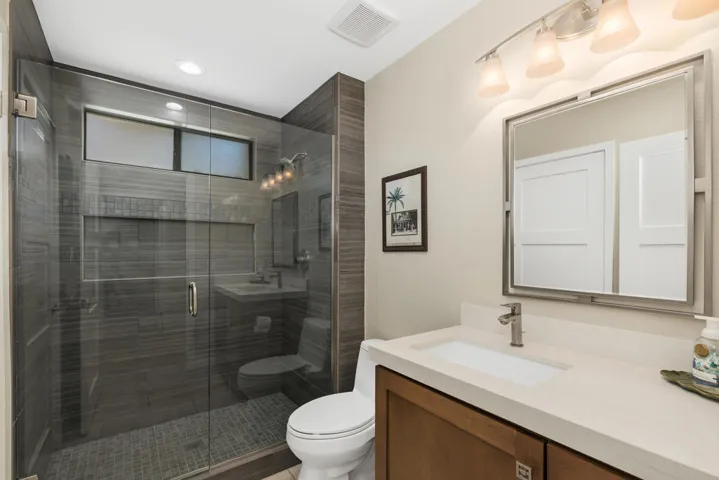 76696 Crysanthemum - Second Bathroom