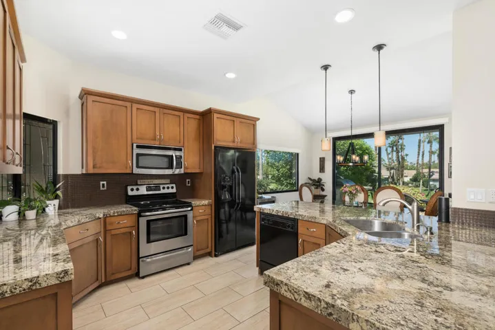 76696 Crysanthemum - Kitchen 3