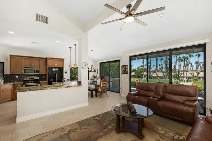 76696 Crysanthemum - Living Room