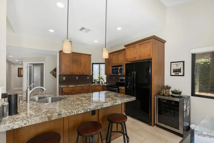 76696 Crysanthemum - Kitchen 1