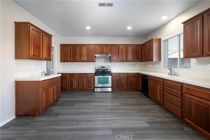942 Silver Dust Trail, Hemet, California 92545