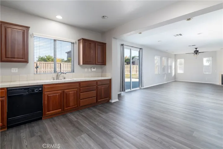 942 Silver Dust Trail, Hemet, California 92545