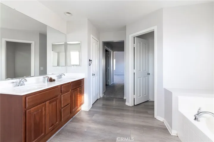 942 Silver Dust Trail, Hemet, California 92545