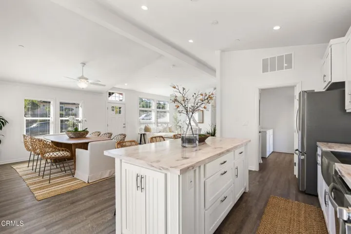 24-web-or-mls-UpmarketMedia_932ColVis-36