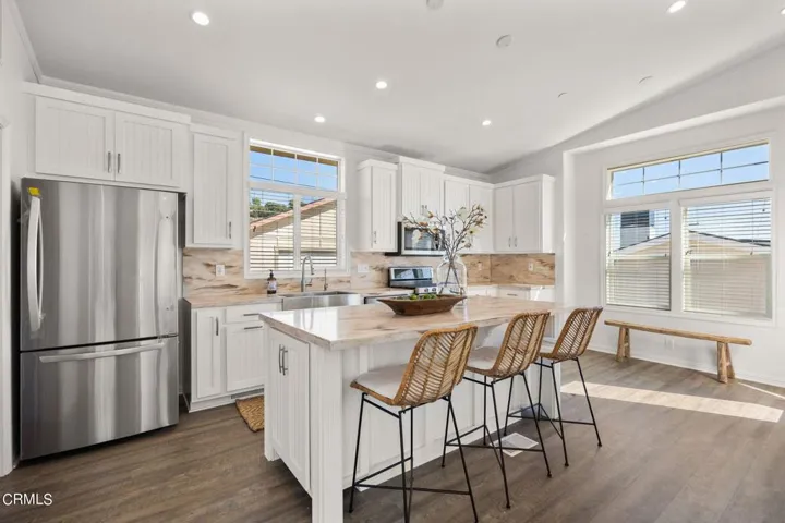 23-web-or-mls-UpmarketMedia_932ColVis-33